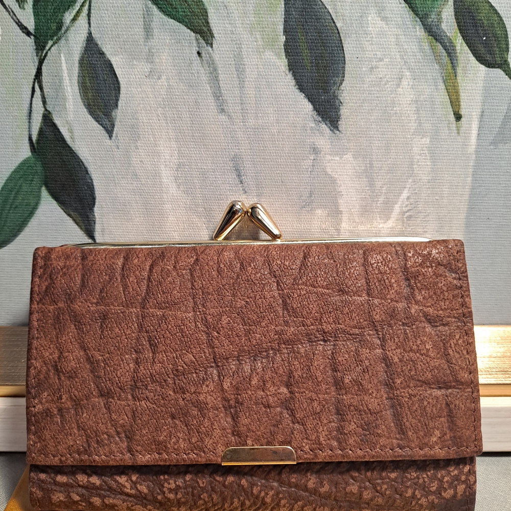 Superior Elegant Brown Textured Buffalo Leather Vintage Trifold Wallet